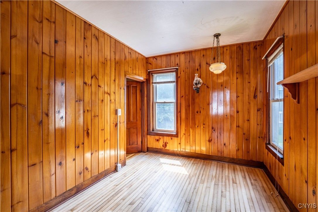 Empty room, Interior, Pendant Lights, Wood Texture Flooring, Wooden Walls