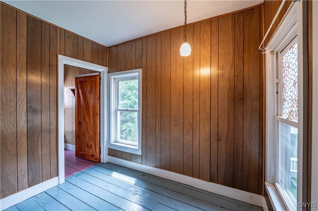 Empty room, Interior, Pendant Lights, Wood Texture Flooring, Wooden Walls