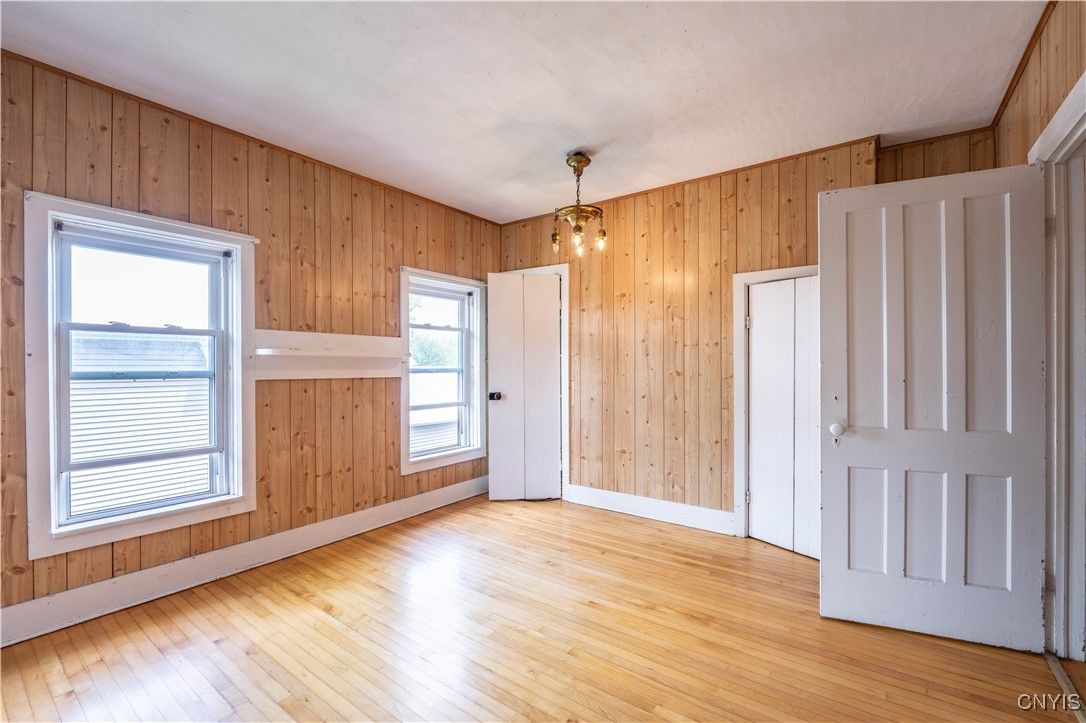 Empty room, Interior, Pendant Lights, Wood Texture Flooring, Wooden Walls