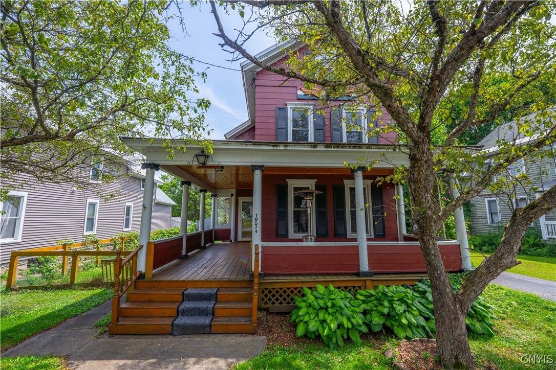 Exterior, Facade, American Foursquare