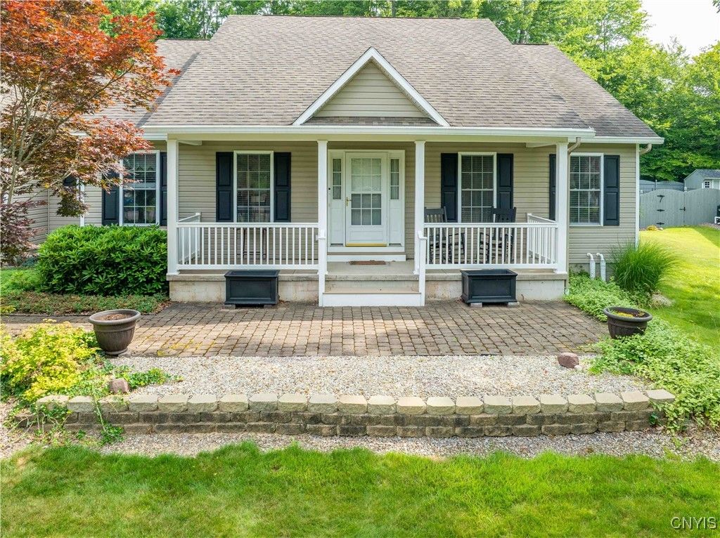 Exterior, Facade, Cape Cod