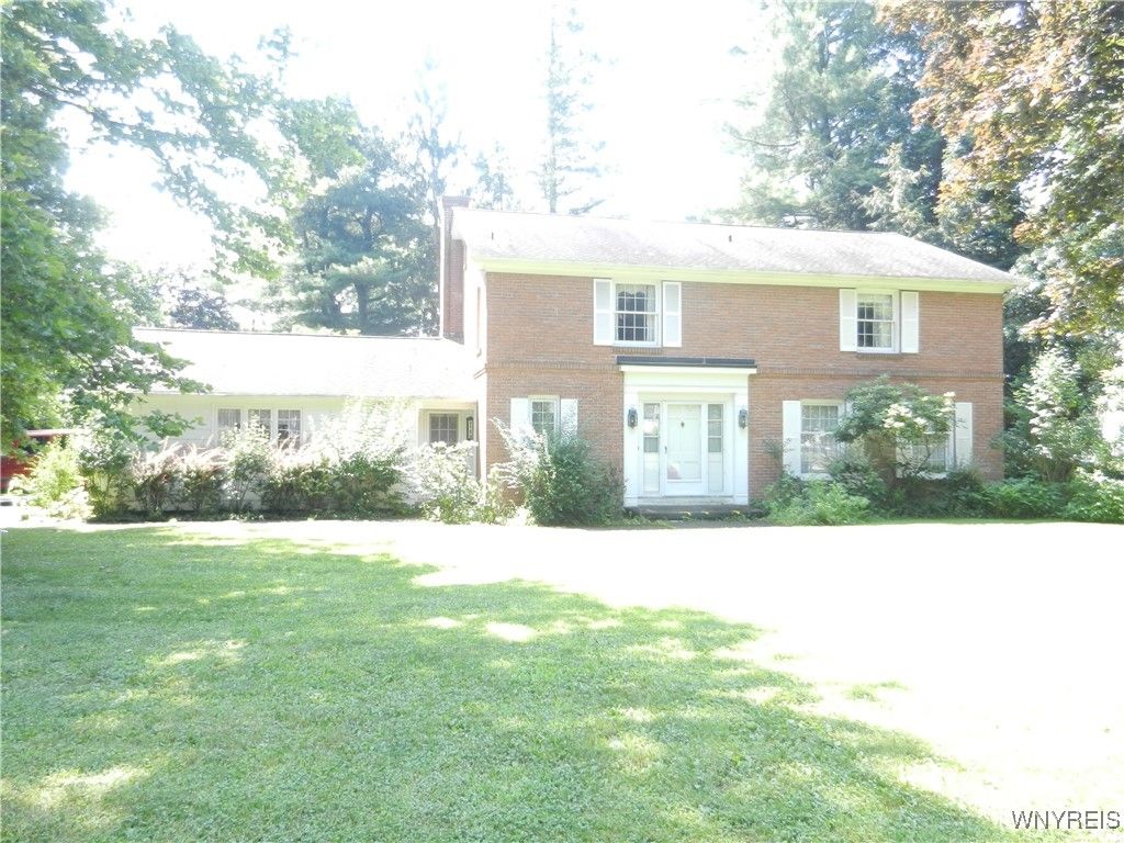 Exterior, Facade, Brick Facade, Georgian