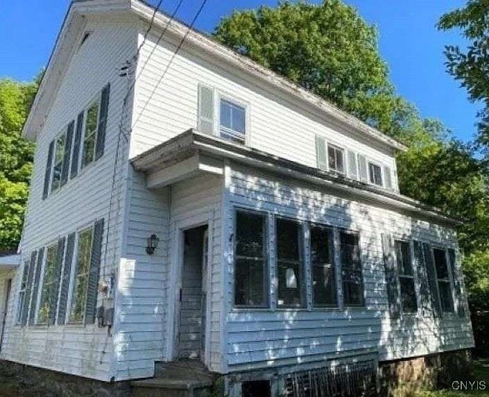 Exterior, Facade, Rowhouse