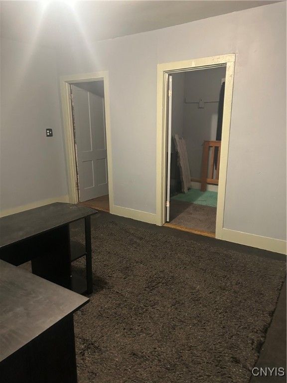Empty room, Interior