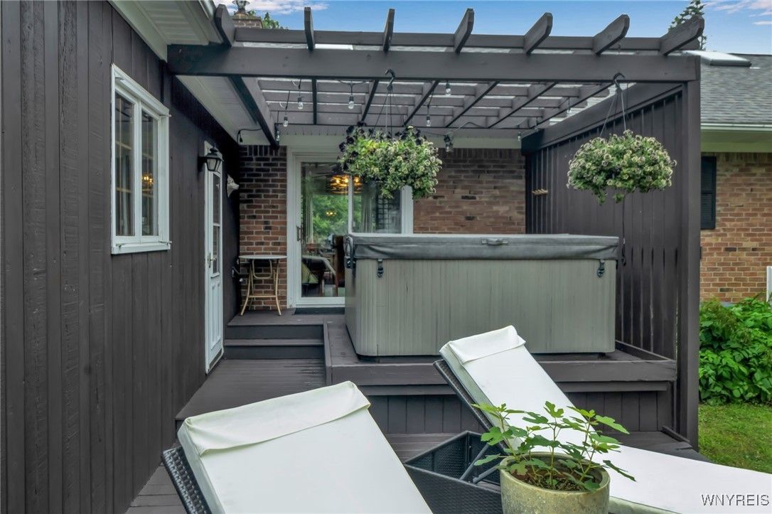 Exterior, Hot Tub