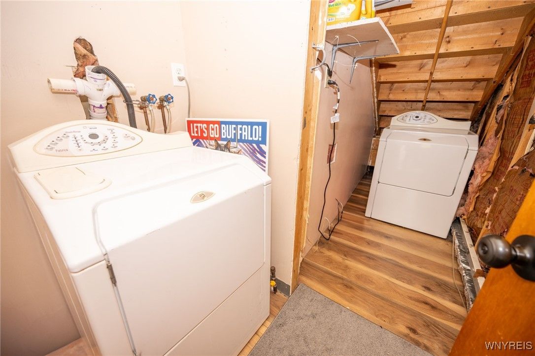 Interior, Washer, Wood Texture Flooring