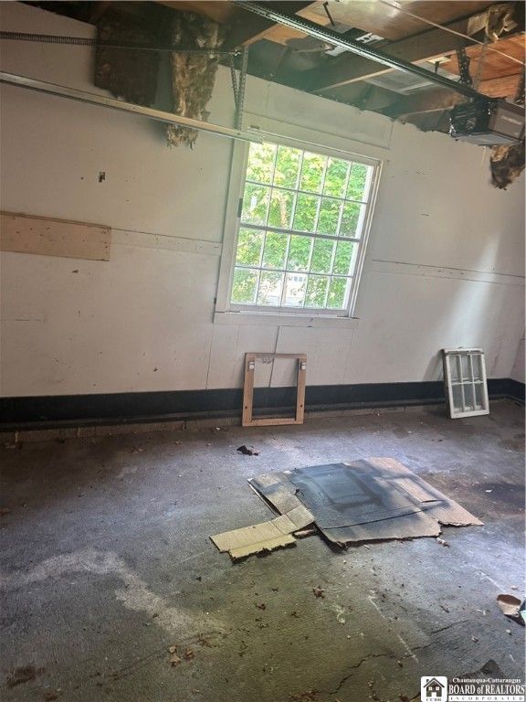 Empty room, Interior