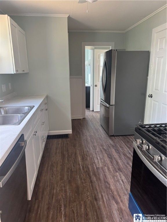 Interior, Kitchen, Washer, Wood Texture Flooring