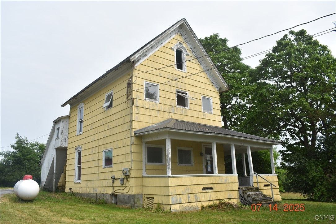 Exterior, Facade, None