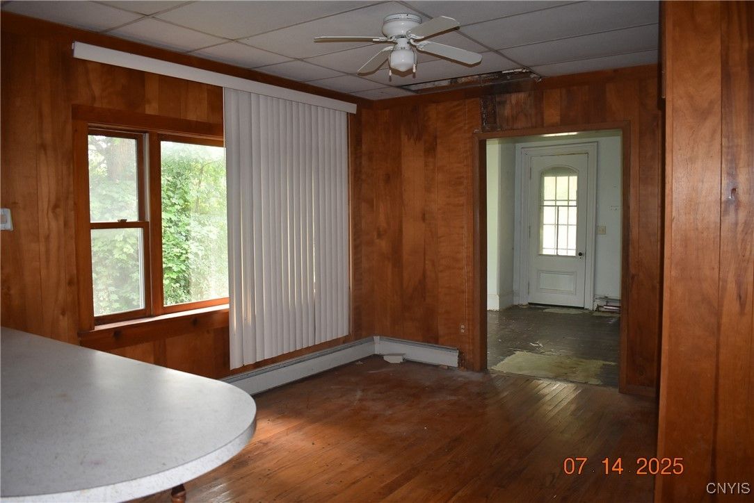 Empty room, Interior, Wood Texture Flooring, Wooden Walls