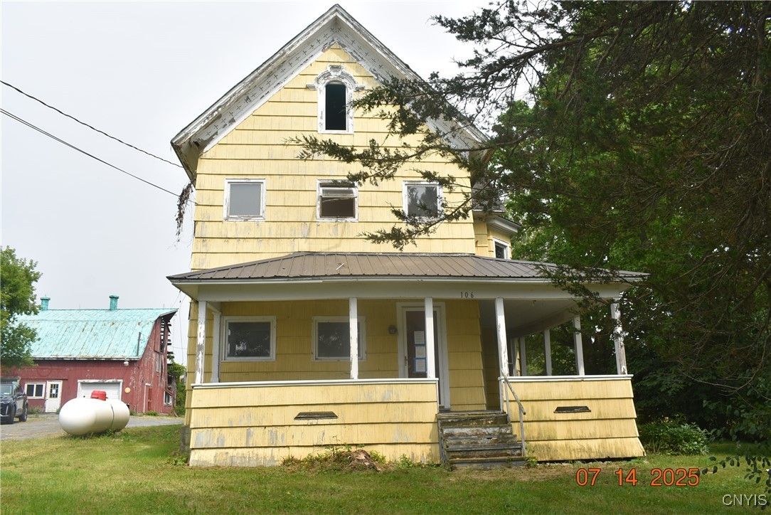 Exterior, Facade, Queen Anne Victorian