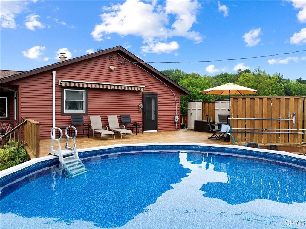 Exterior, Pool