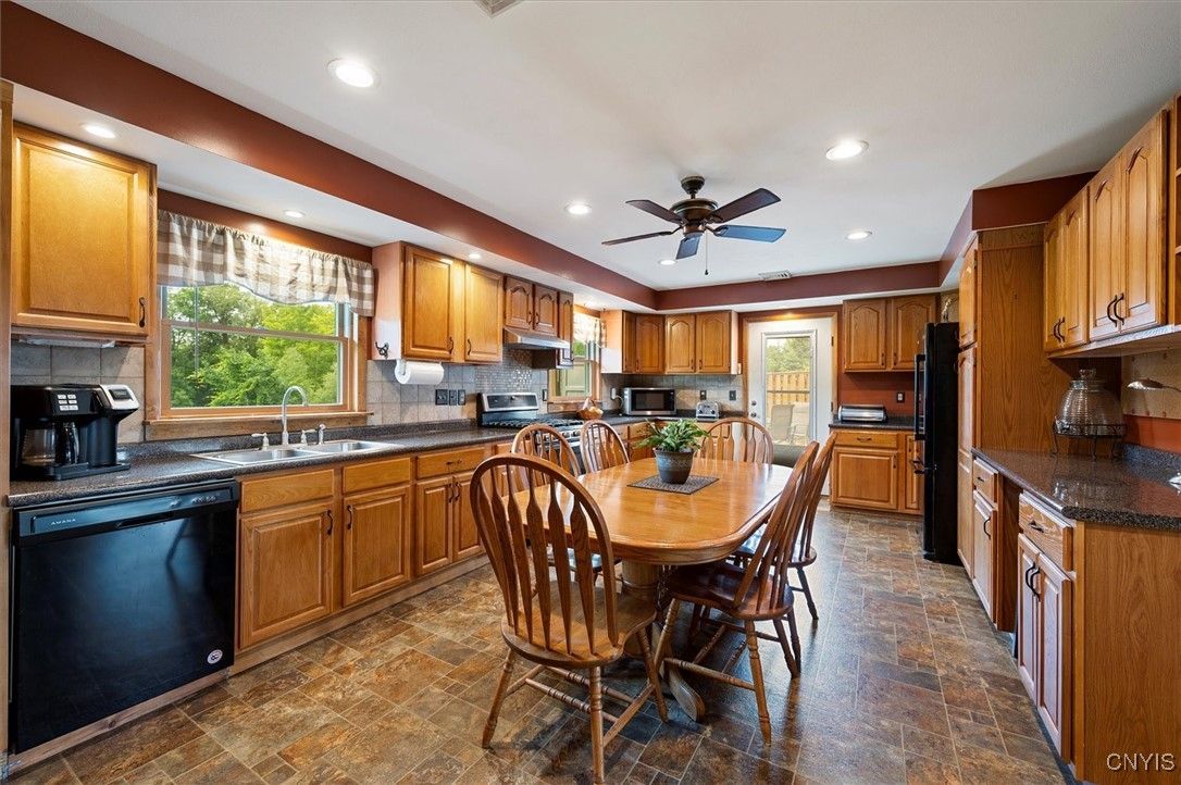 Dining room, Interior, Kitchen, Recessed Lighting