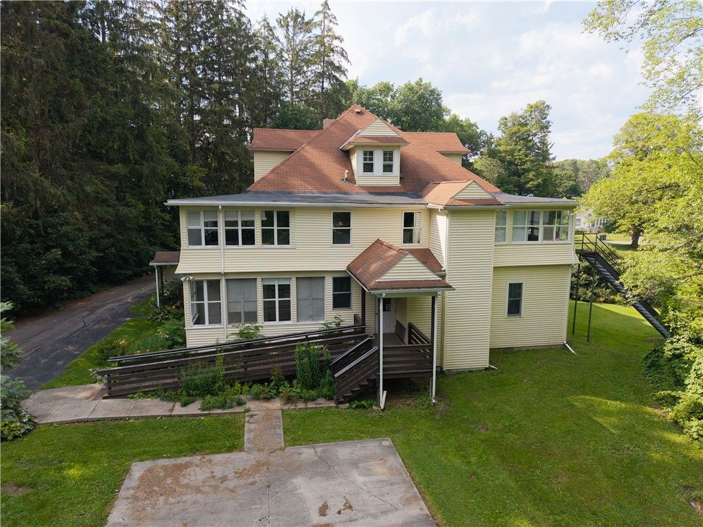 Backyard, Exterior, Facade, American Foursquare