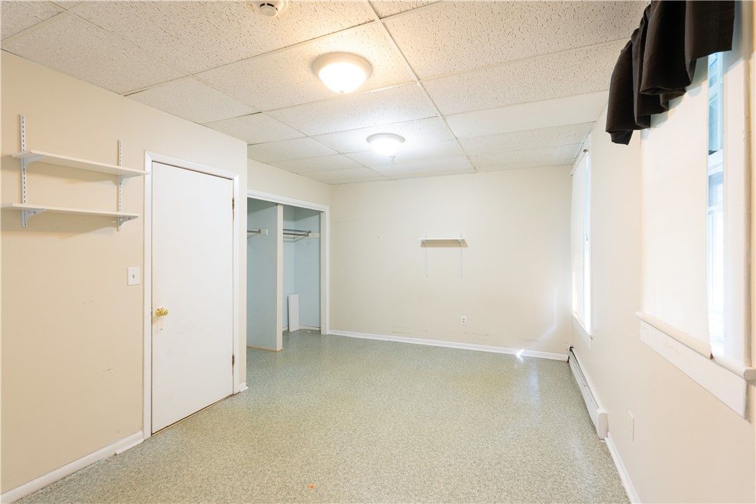 Empty room, Interior, Walk-in Closets