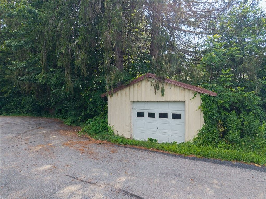 Detached Garage, Exterior