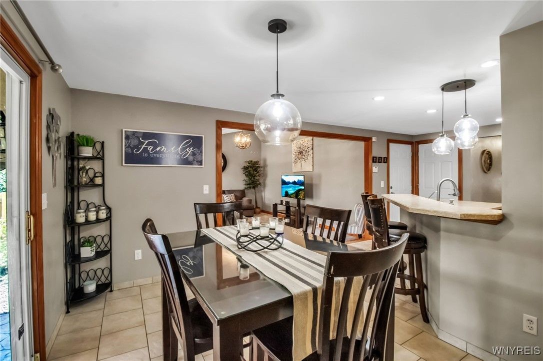 Dining room, Interior, Pendant Lights, Recessed Lighting
