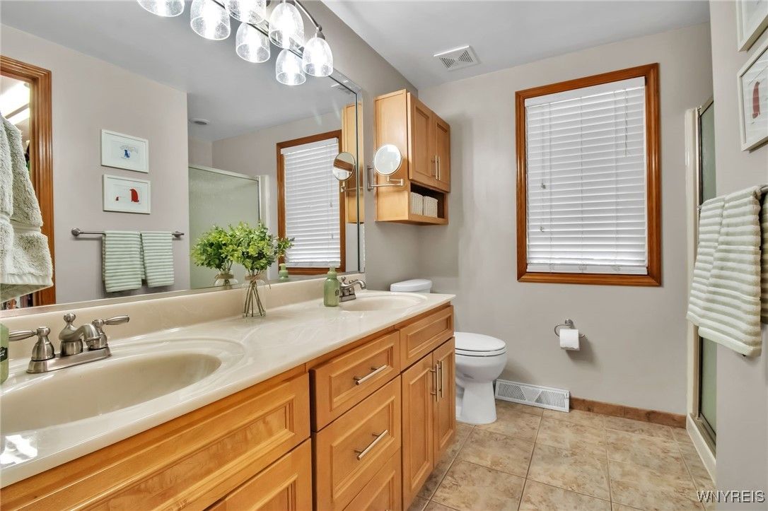 Bathroom, Dual Sink Vanities, Interior