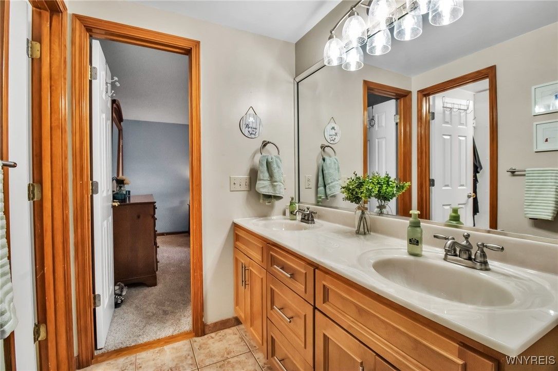 Bathroom, Dual Sink Vanities, Interior