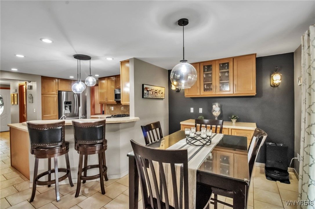 Dining room, Interior, Kitchen, Pendant Lights, Recessed Lighting, Stainless Steel Appliances