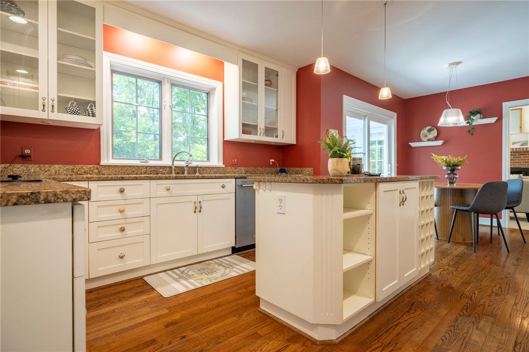 Interior, Kitchen, Pendant Lights, Wood Texture Flooring