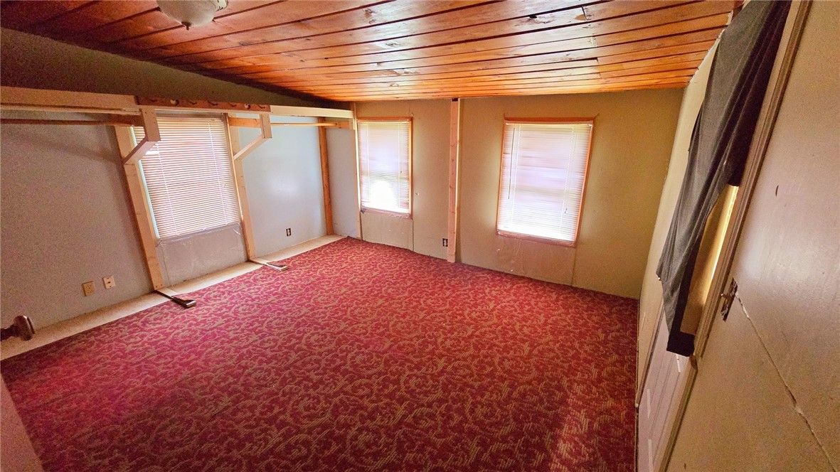 Empty room, Interior, Wooden Ceilings