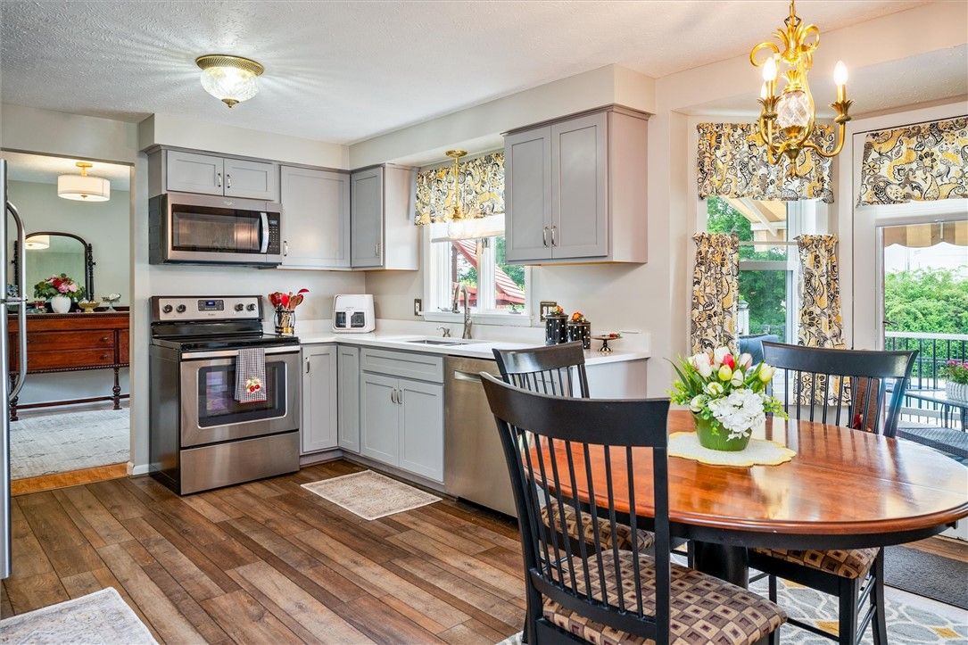 Chandelier, Dining room, Interior, Kitchen, Stainless Steel Appliances, Wood Texture Flooring