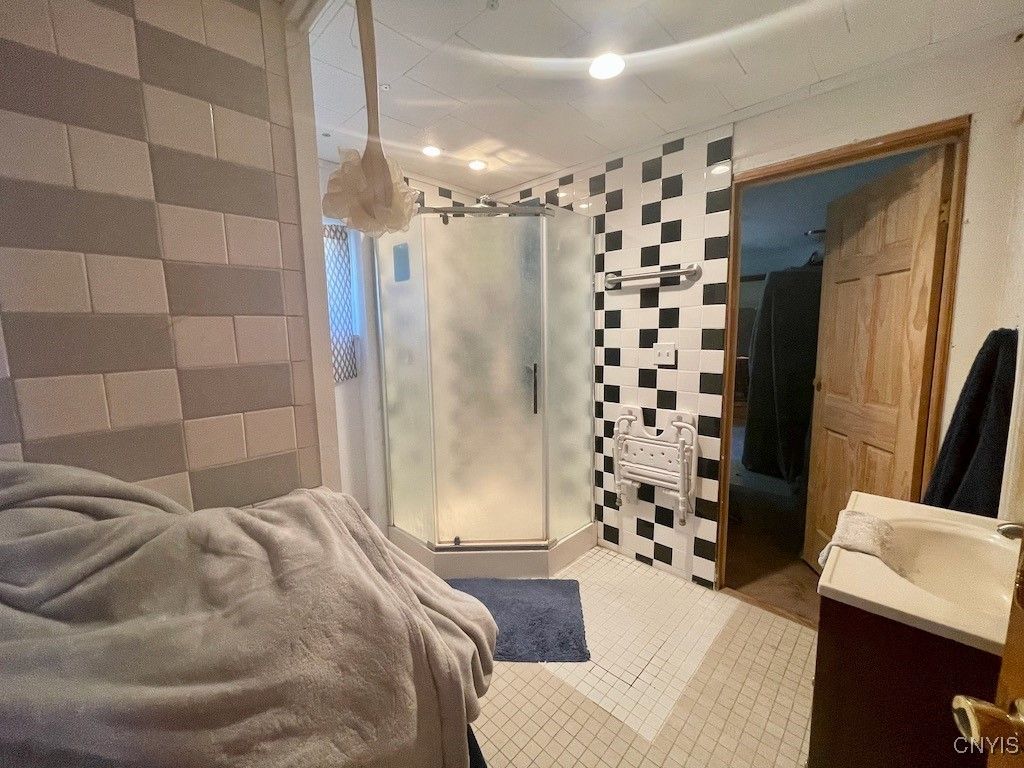Bathroom, Interior, Recessed Lighting