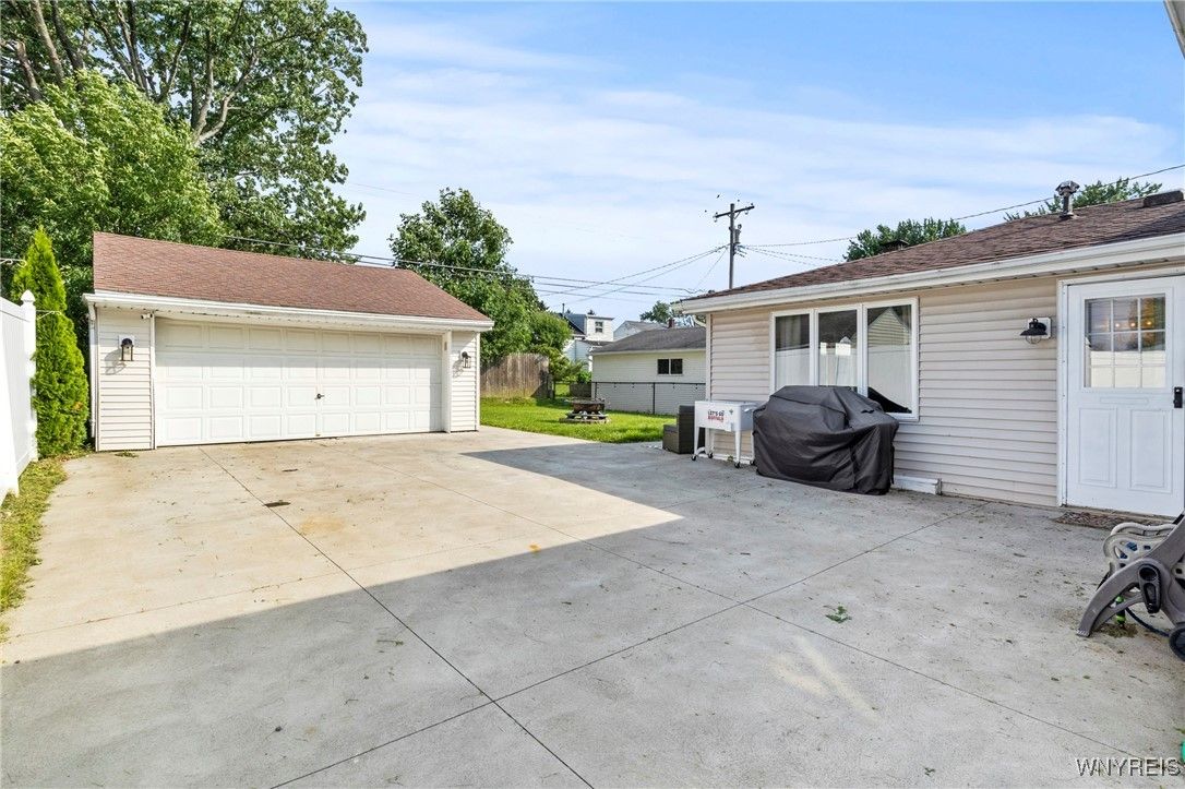 Detached Garage, Exterior