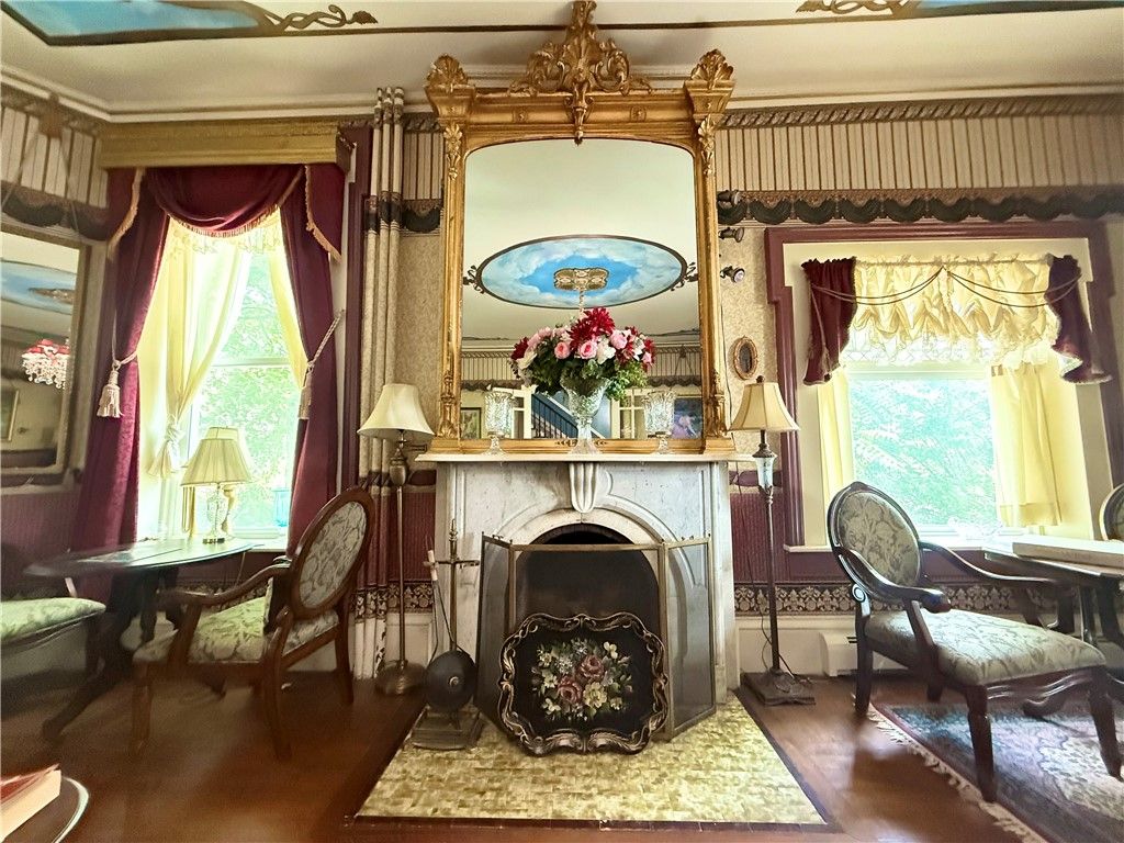 Chandelier, Dining room, Fireplace, Interior, Wood Texture Flooring