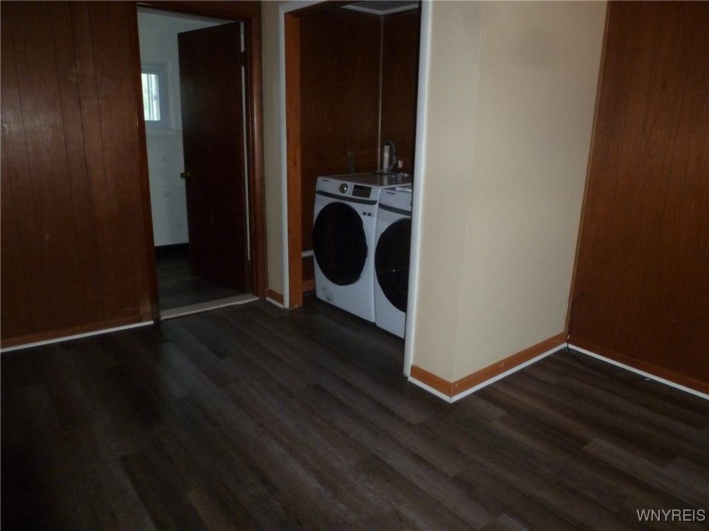 Interior, Utility Closets, Washer, Wood Texture Flooring