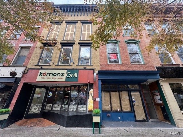 Exterior, Facade, Brick Facade, Rowhouse