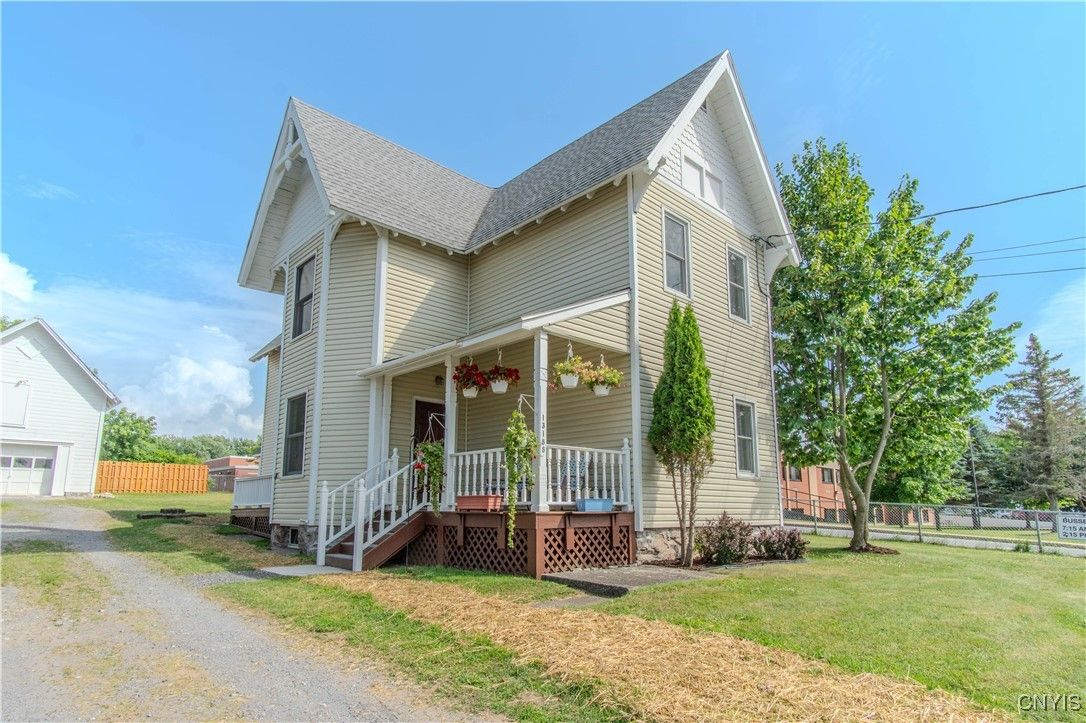 Backyard, Exterior, Facade, Queen Anne Victorian