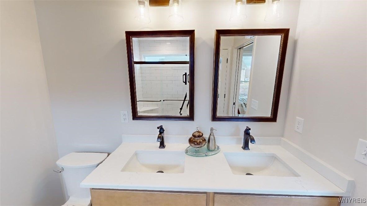 Bathroom, Dual Sink Vanities, Interior