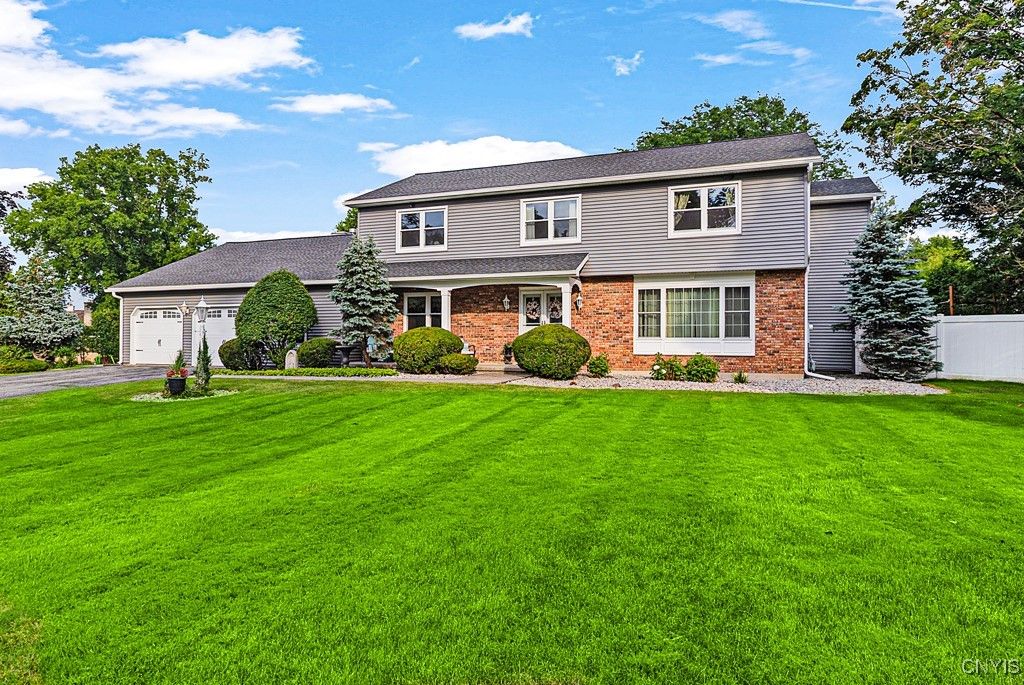 Attached, Exterior, Facade, Brick Facade, Raised Ranch