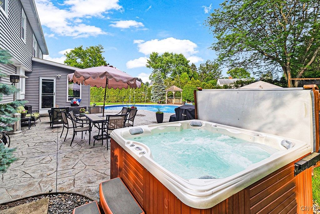 Exterior, Hot Tub, Pool