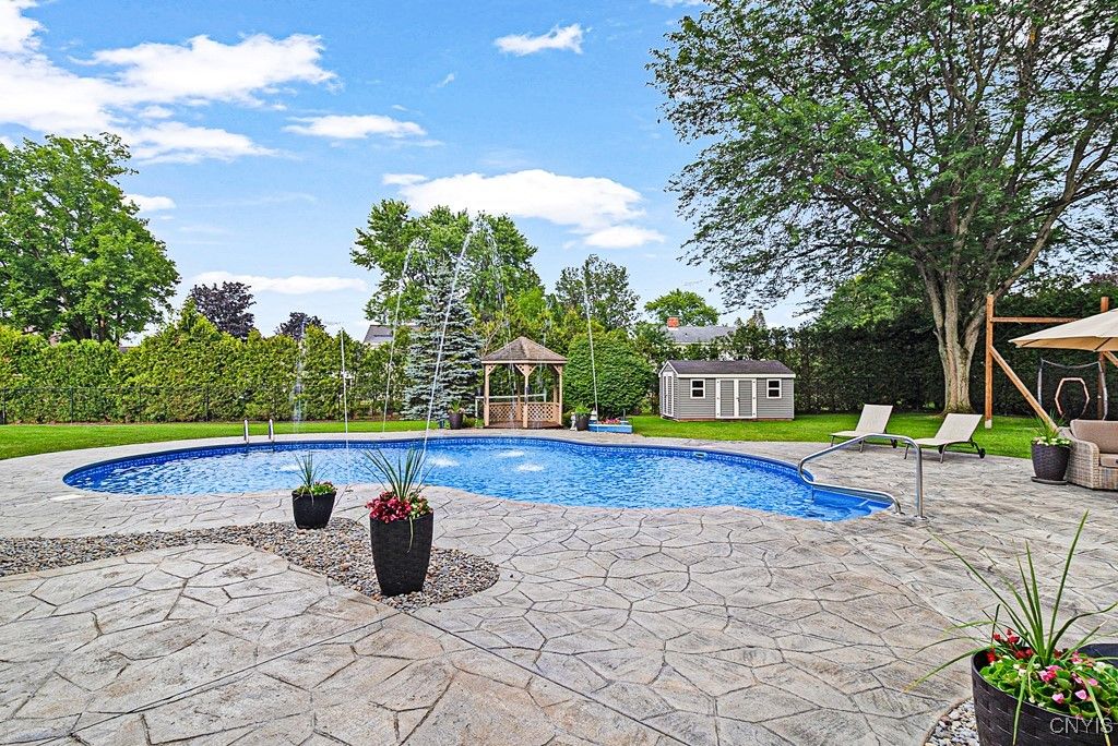 Exterior, Playground, Pool