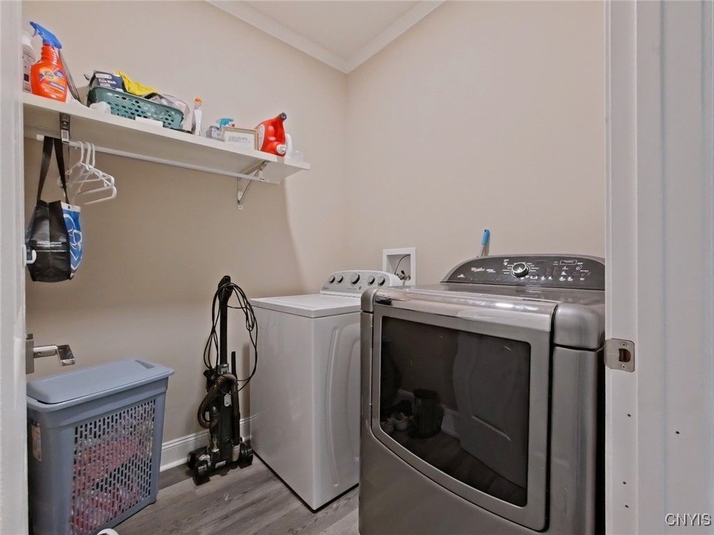 Interior, Washer, Wood Texture Flooring