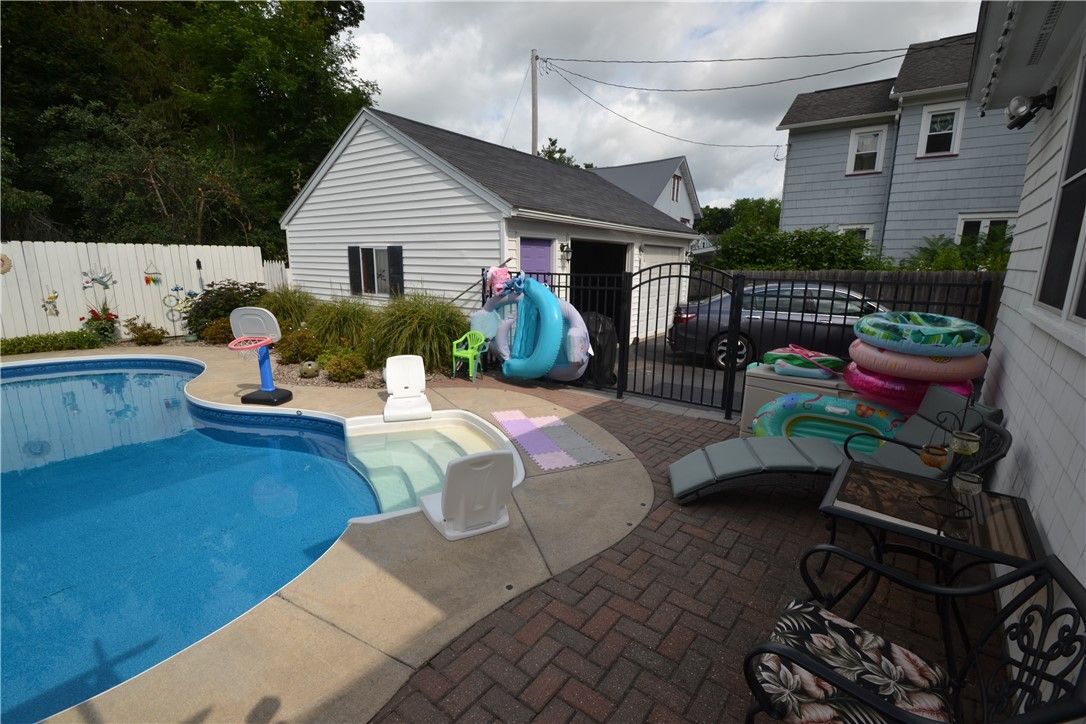 Exterior, Pool