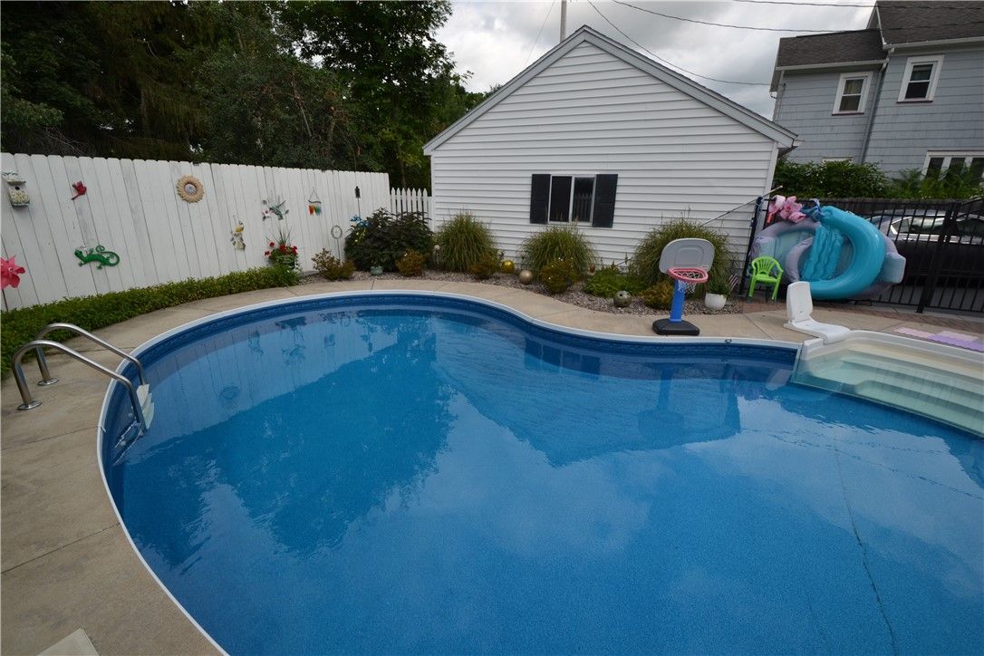 Exterior, Playground, Pool