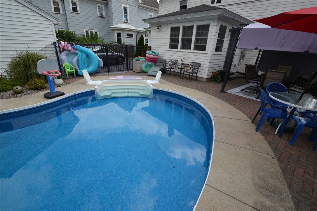Exterior, Playground, Pool