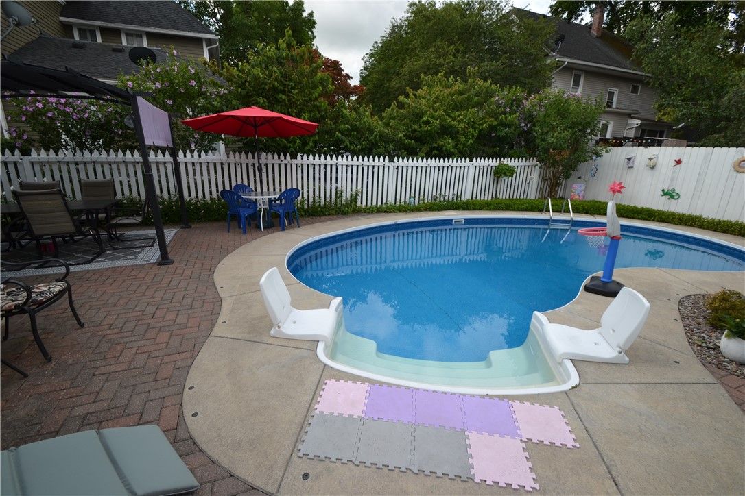 Exterior, Pool