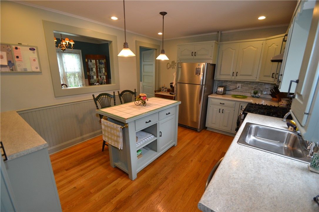 Dining room, Interior, Kitchen, Pendant Lights, Recessed Lighting, Wood Texture Flooring