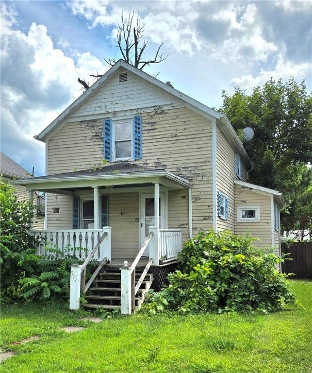 Exterior, Facade, Queen Anne Victorian