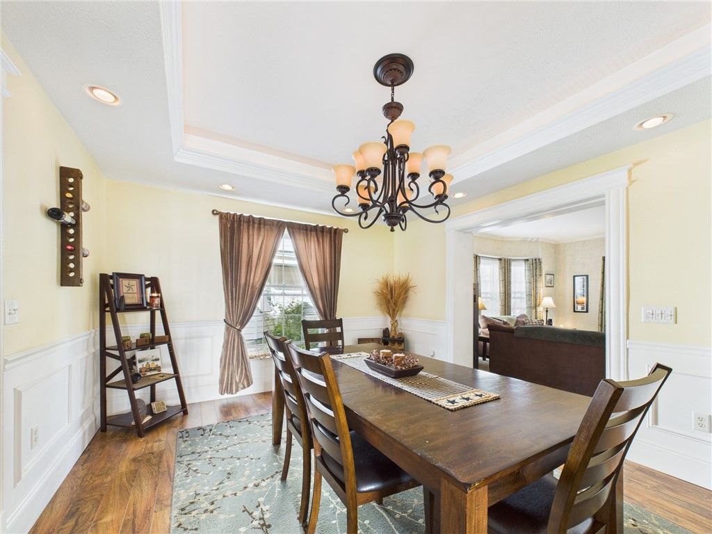 Chandelier, Dining room, Interior, Recessed Lighting, Wood Texture Flooring
