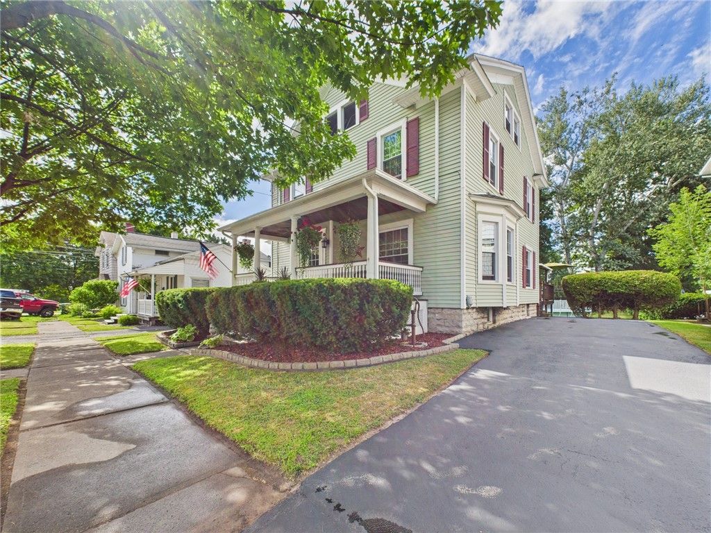 Exterior, Facade, Queen Anne Victorian