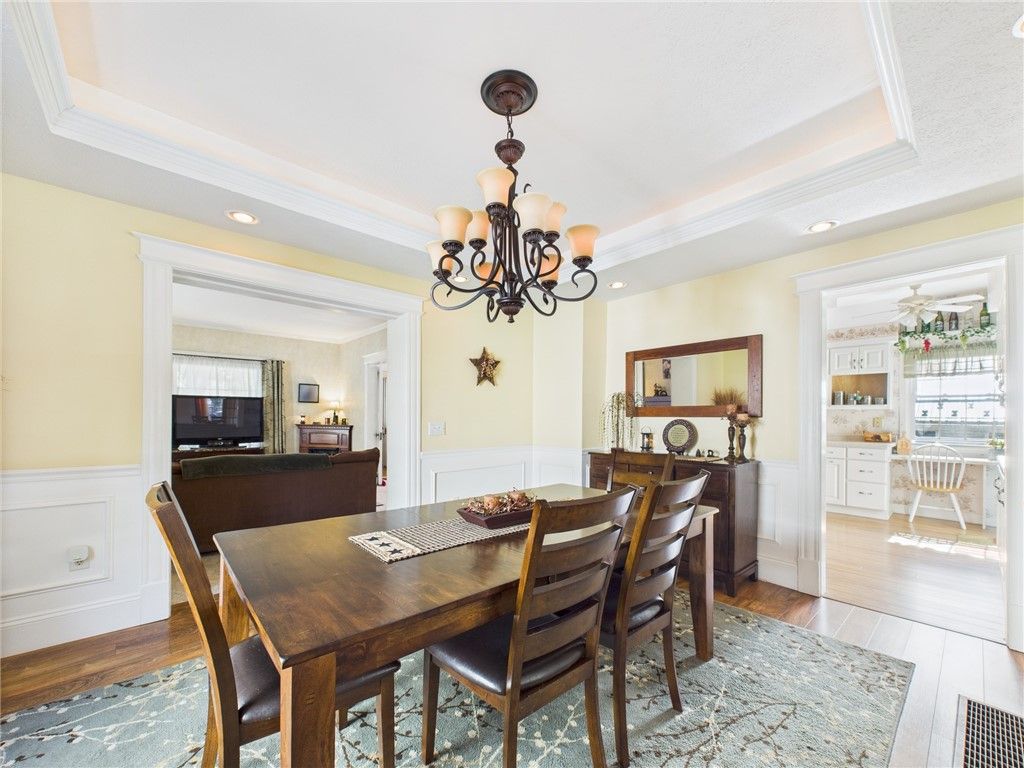 Chandelier, Dining room, Interior, Recessed Lighting, Wood Texture Flooring