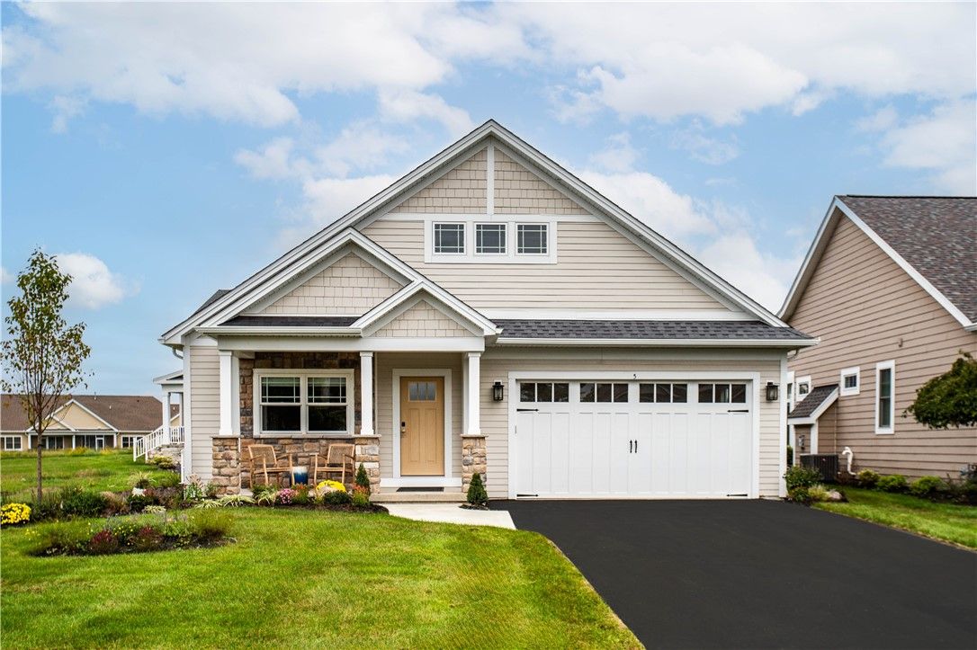 Attached, Exterior, Facade, American Craftsman