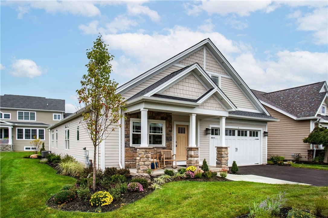 Attached, Exterior, Facade, Farmhouse