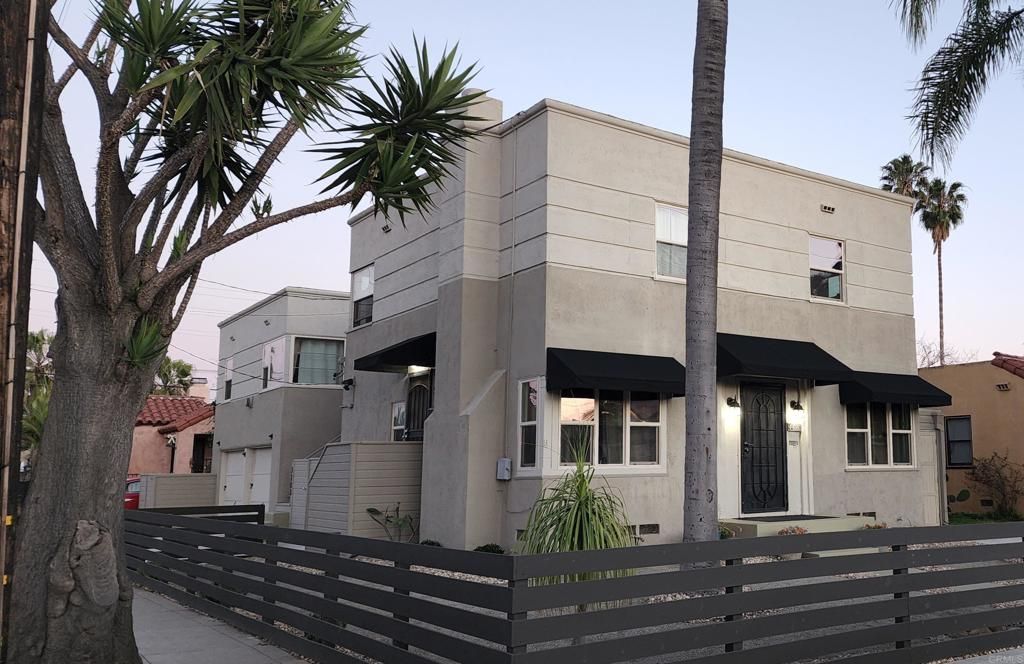 Exterior, Facade, Modern
